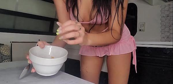  Crazy bitch shoots milk into her asshole and makes cereal with it